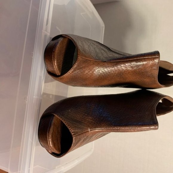 Dot's brown alligator peep toe heels - Picture 8 of 8